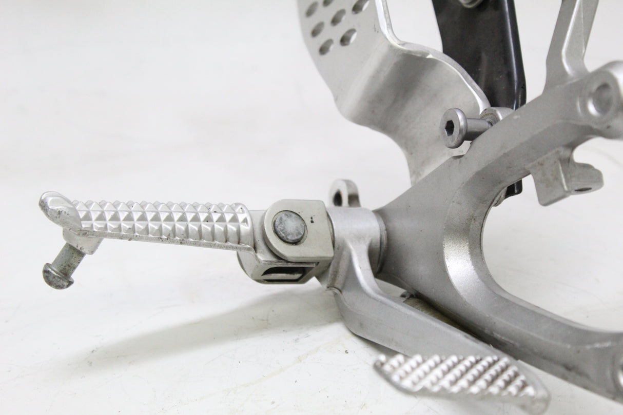 2004 Yamaha YZF R1 04-06 OEM RIGHT REARSET DRIVER FOOT PEG REST W BRAKE PEDAL