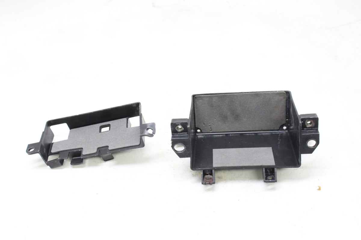 2005 YAMAHA FZ6 FAZER OEM BATTERY BOX HOLDER TRAY
