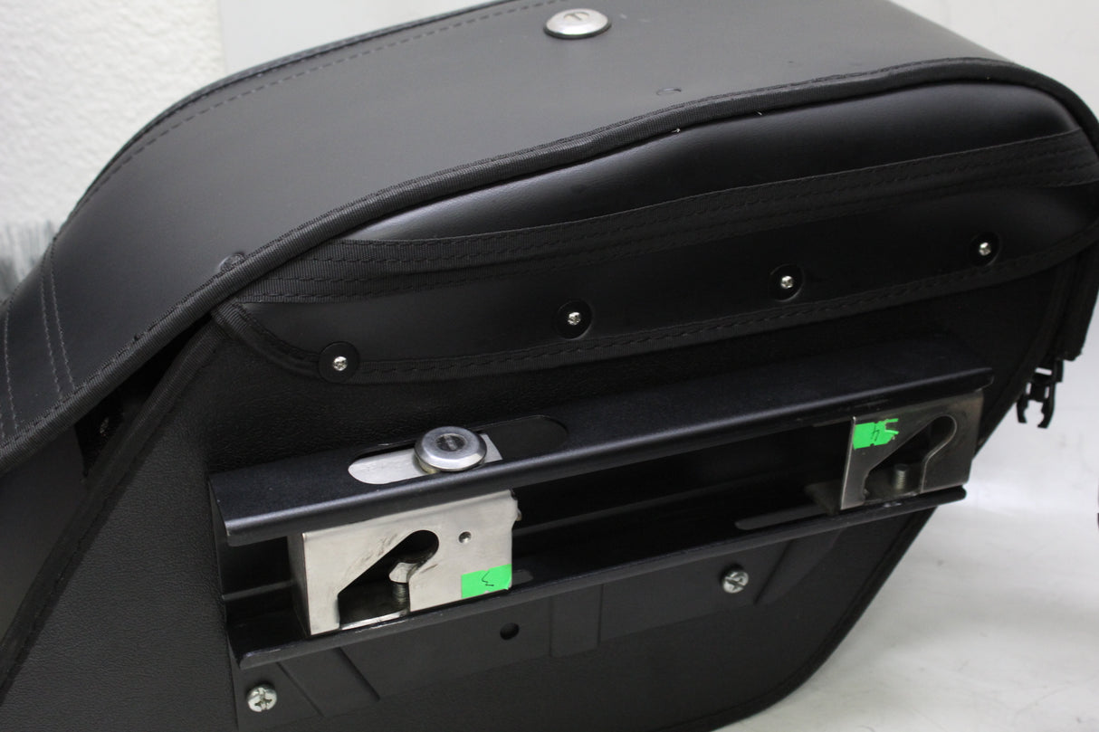 2012 Kawasaki Vulcan 900 VN900DF OEM SADDLEBAG W KEY