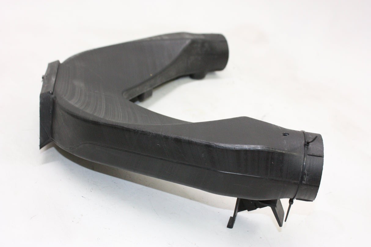 2004 Triumph Daytona 600 OEM CENTRE RAM AIR INTAKE DUCT SCOOP PIPE