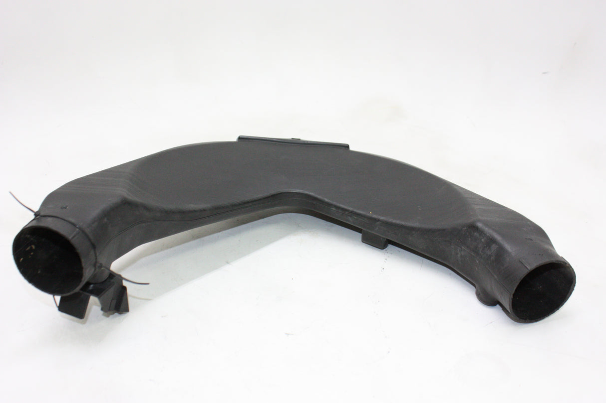 2004 Triumph Daytona 600 OEM CENTRE RAM AIR INTAKE DUCT SCOOP PIPE