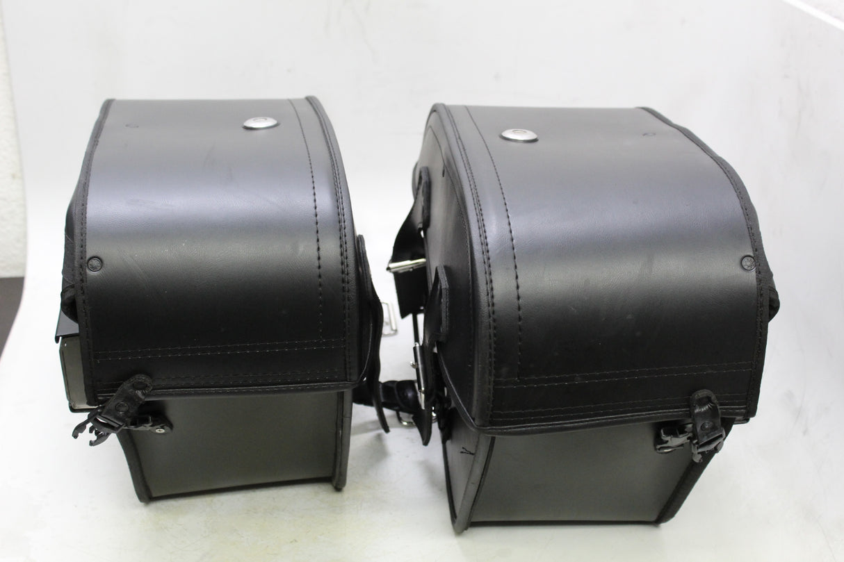 2012 Kawasaki Vulcan 900 VN900DF OEM SADDLEBAG W KEY