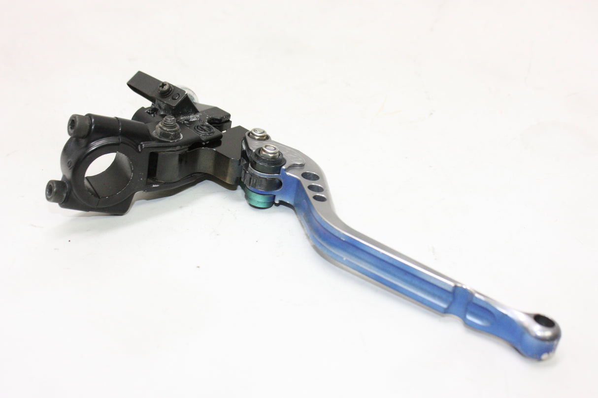 2004 Triumph Daytona 600 OEM CLUTCH PERCH MOUNT WITH LEVER