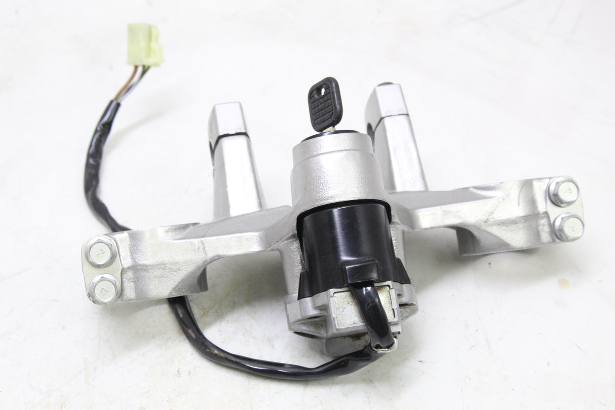 2011 KAWASAKI KLR650 OEM LOCK SET W KEY GAS CAP HELMET LOCK UPPER TRIPLE TREE