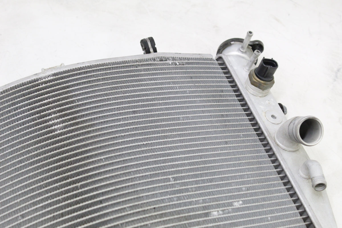 2004 Suzuki GSXR600 OEM ENGINE RADIATOR MOTOR COOLER COOLING RADIATER