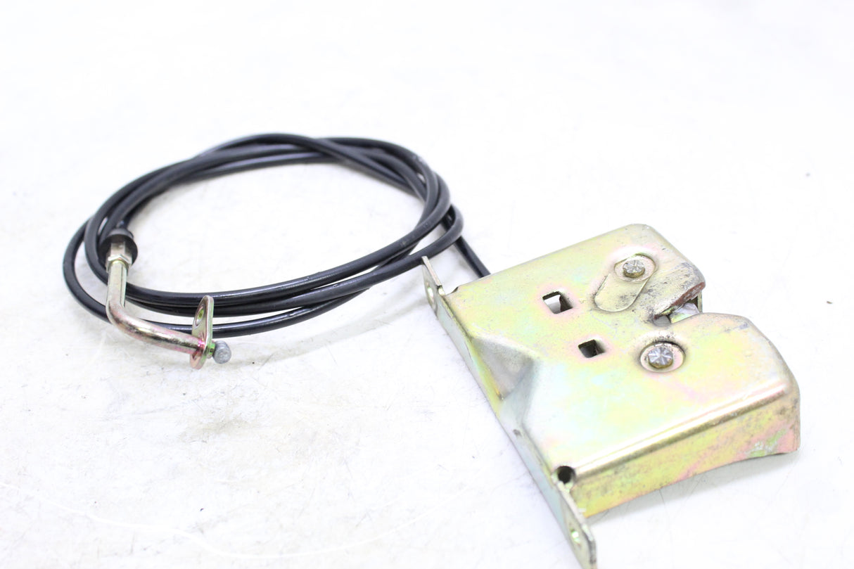 2017 Genuine Scooter Co. Buddy 125 OEM REAR SEAT LATCH LOCK ASSEMBLY W CABLE
