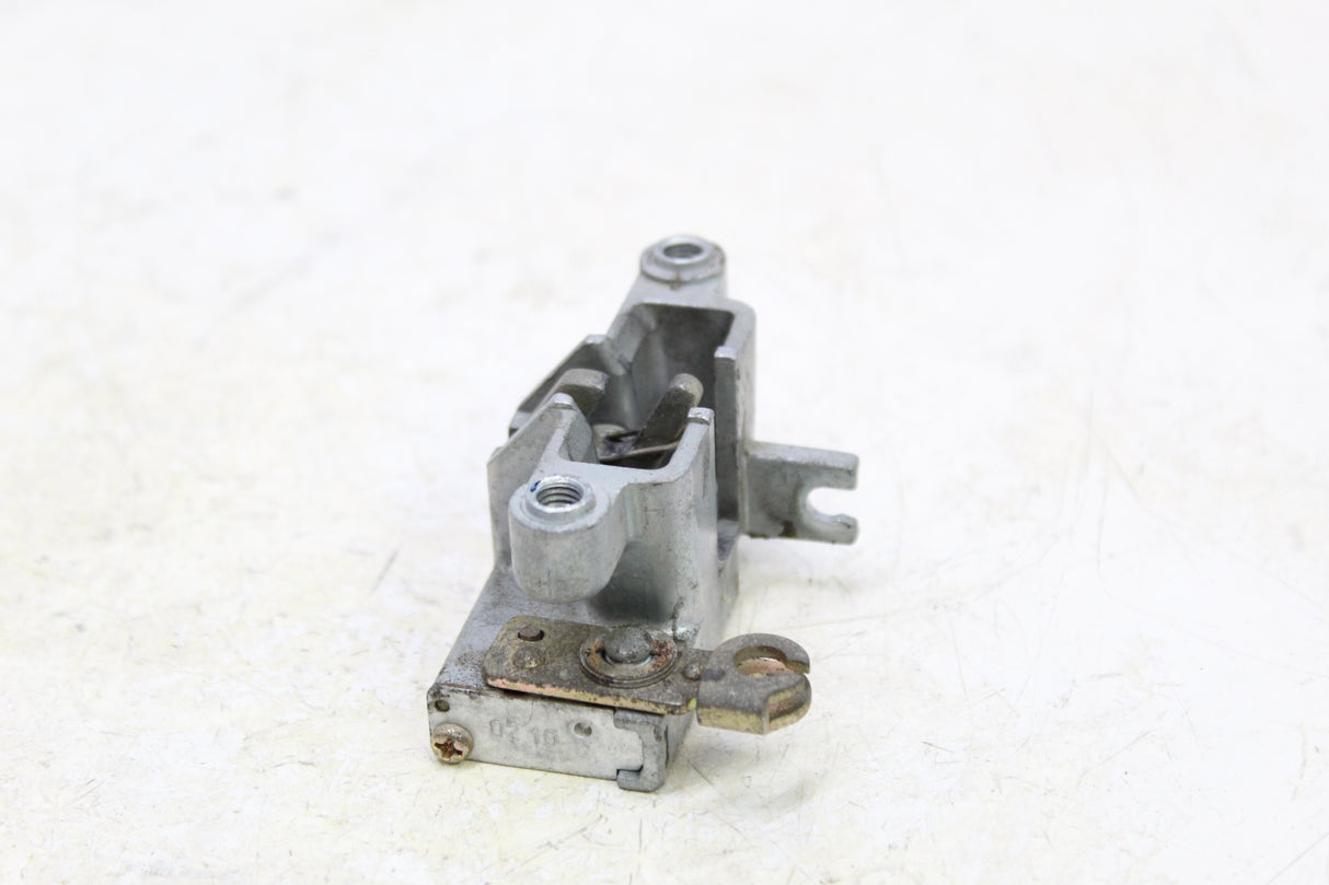 2003 Yamaha Zuma 50 YW50 OEM REAR PASSENGER SEAT LATCH LOCK ASSEMBLY