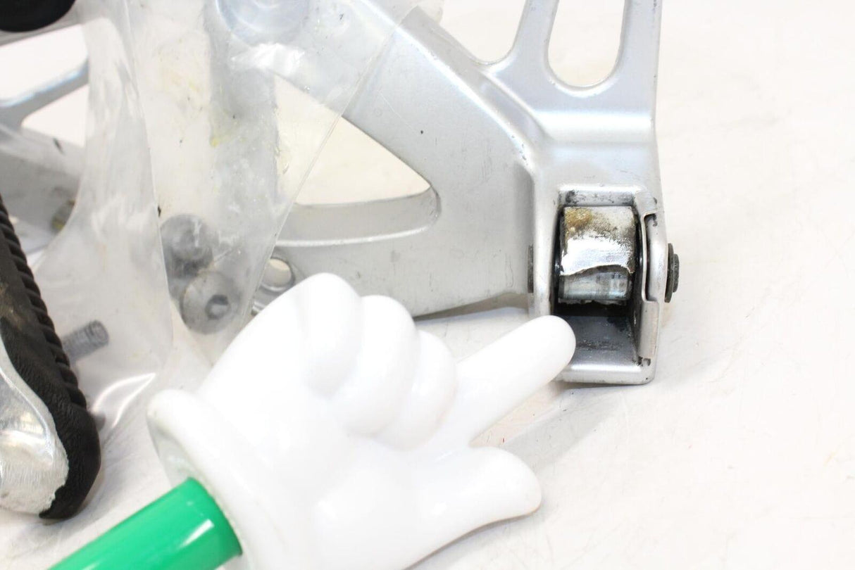 98-03 Suzuki Katana 750 Gsx750f Rear Back Passenger Peg Set Pair Oem - Gold River Motorsports