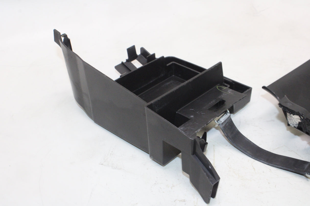 2009 Yamaha YZF R1 OEM REAR BACK TAIL UNDERTAIL BATTERY TRAY PLASTIC PAIR