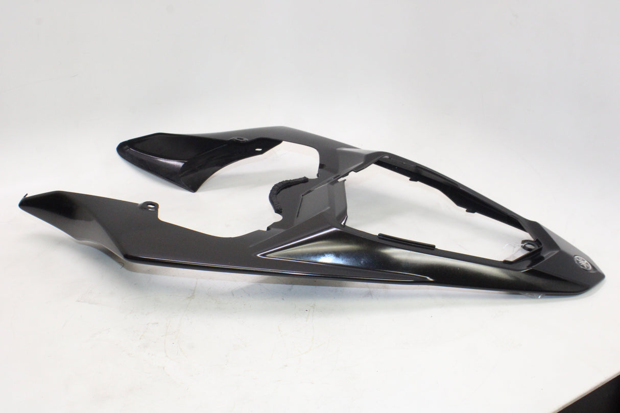 2009 Yamaha YZF R1 OEM CENTER REAR BACK TAIL FAIRING COWL