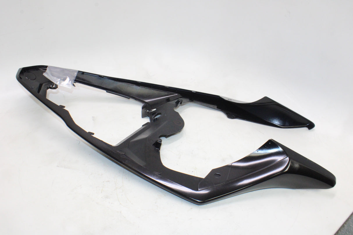 2009 Yamaha YZF R1 OEM CENTER REAR BACK TAIL FAIRING COWL