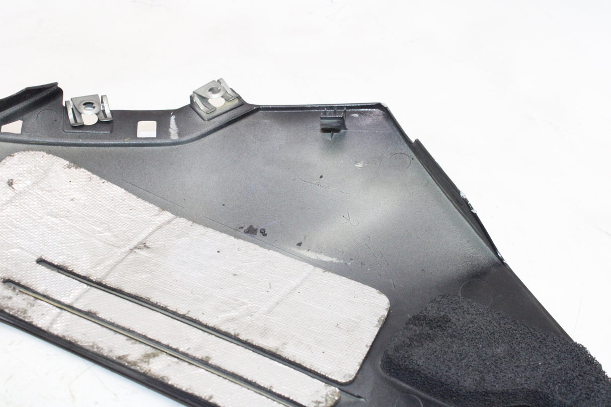 2009 Yamaha YZF R1 OEM RIGHT LOWER BOTTOM BELLY FAIRING COWL