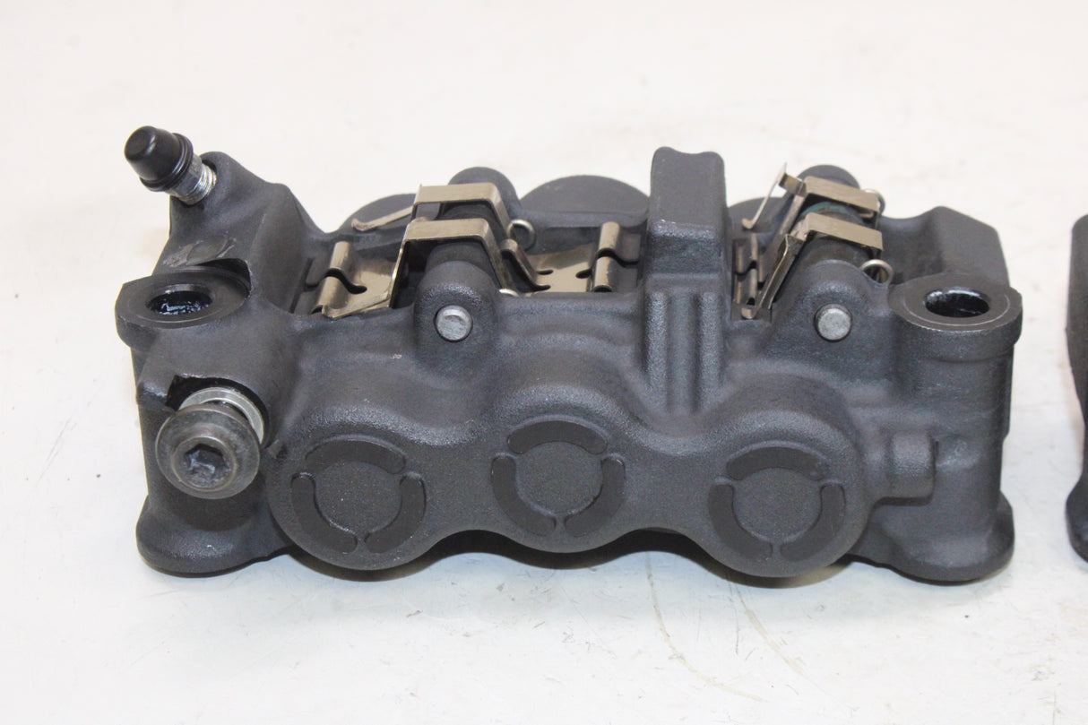 2009 Yamaha YZF R1 OEM RIGHT LEFT FRONT BRAKE CALIPER SET PAIR CALIPERS