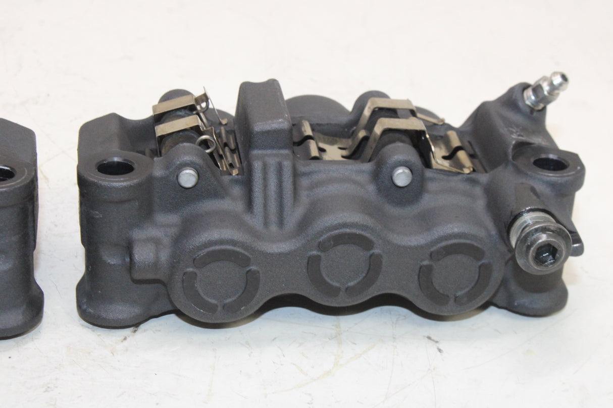 2009 Yamaha YZF R1 OEM RIGHT LEFT FRONT BRAKE CALIPER SET PAIR CALIPERS