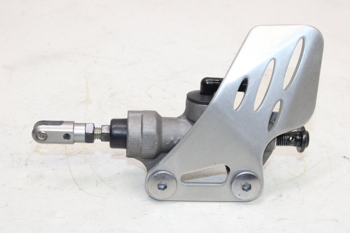 2009 Yamaha YZF R1 OEM REAR BACK BRAKE MASTER CYLINDER W COVER