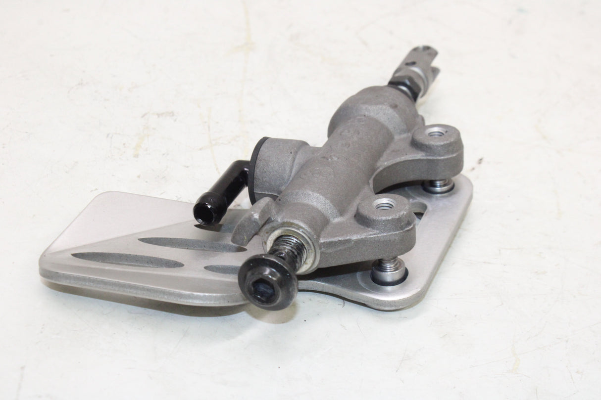 2009 Yamaha YZF R1 OEM REAR BACK BRAKE MASTER CYLINDER W COVER