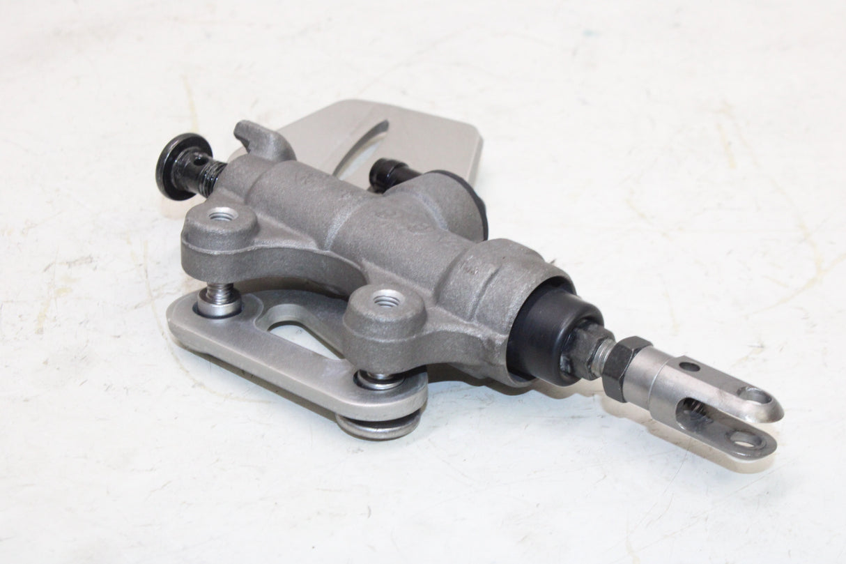 2009 Yamaha YZF R1 OEM REAR BACK BRAKE MASTER CYLINDER W COVER
