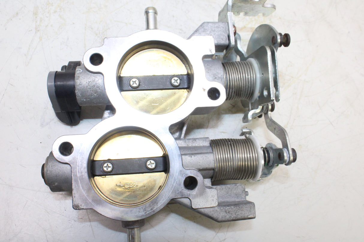 2009 Victory Vegas OEM MAIN FUEL INJECTORS / THROTTLE BODIES