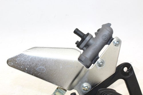 2007 Suzuki Gs500f Right Left Rearsets Rear Set Driver Foot Pegs
