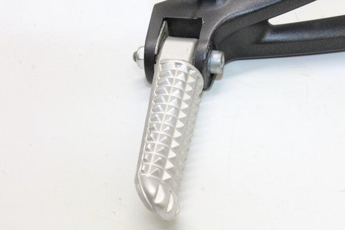 08-16 Yamaha Yzf R6 Right Rear Back Passenger PEG 2c0-2742l-11-00 OEM