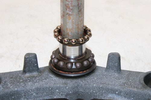 2000 Suzuki Katana 750 Gsx750f Front Forks Clamp Lower Triple Tree Stem