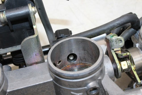 2005 Triumph Daytona 650 Main Fuel Injectors / Throttle Bodies