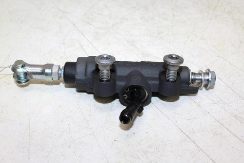 22 Kawasaki Ninja Zx-10r Rear Back Brake Master Cylinder With Reservoir