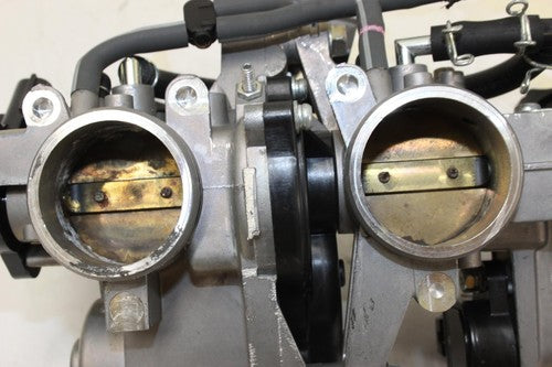 (14-16) 2016 Yamaha Fz09 Main Fuel Injectors OEM