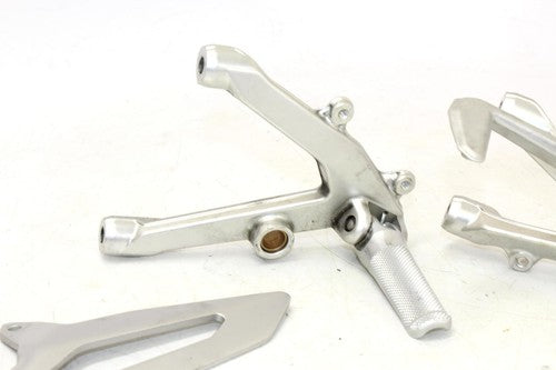 21 Yamaha R1 Front Foot Rests Pegs Steps Set Pair