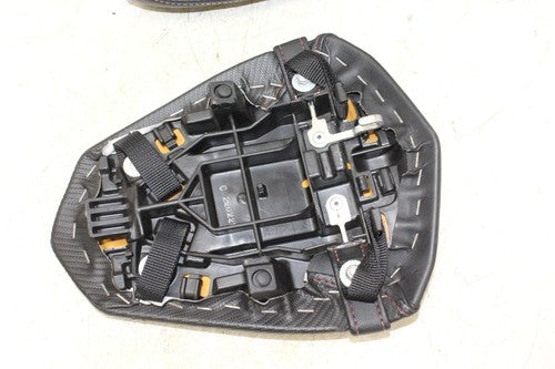 2009 Yamaha Yzf R1 Front Drivers Seat Pad Saddle Rear Seat