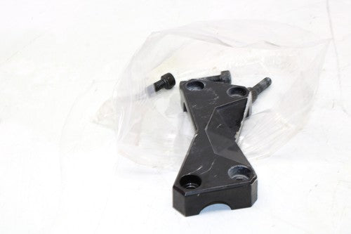 2005 Kawasaki Zr7s Zr750 Rear Brake Caliper Hanger Back Mounting Bracket