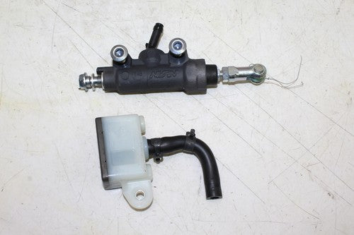 22 Kawasaki Ninja Zx-10r Rear Back Brake Master Cylinder With Reservoir