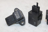 98-06 YAMAHA YZF R1 OEM TURN SIGNAL BLINKER RELAY SWITCH W TIP AND MAP SENSOR