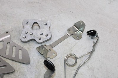 06-07 SUZUKI GSXR 750 OEM MOUNTING BRACKETS MOUNTS CHROME COVERS