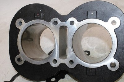 2011 TRIUMPH THRUXTON 900 OEM ENGINE MOTOR PISTON CYLINDERS BLOCK JUG