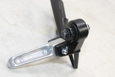 17-24 YAMAHA YZF R3 OEM RIGHT REAR BACK PASSENGER PEG