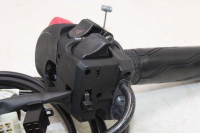 2018 YAMAHA XMAX CZD300A OEM RIGHT HANDLE SWITCHES KILL OFF START SWITCH
