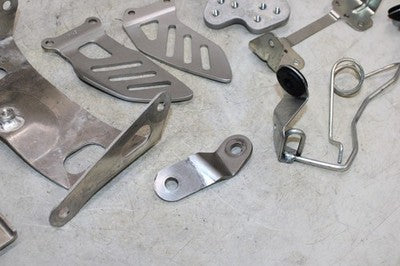 06-07 SUZUKI GSXR 750 OEM MOUNTING BRACKETS MOUNTS CHROME COVERS