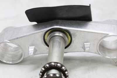 06-09 SUZUKI GSXR 600 OEM FRONT FORKS CLAMP LOWER TRIPLE TREE STEM