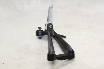17-24 YAMAHA YZF R3 OEM RIGHT REAR BACK PASSENGER PEG