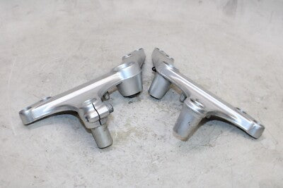 2002 SUZUKI VSTROM 1000 DL1000K OEM FRAME BRACKET MOUNT MOUNTING BRACKET PAIR