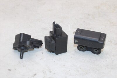 98-06 YAMAHA YZF R1 OEM TURN SIGNAL BLINKER RELAY SWITCH W TIP AND MAP SENSOR