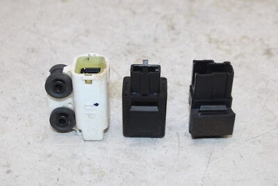 15-18 YAMAHA YZF R3 OEM TURN SIGNAL BLINKER RELAY FLASHER SWITCH SET