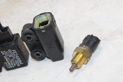 04-12 YAMAHA FJR1300A ABS OEM TURN SIGNAL BLINKER RELAY SWITCH W TIP OVER SENSOR