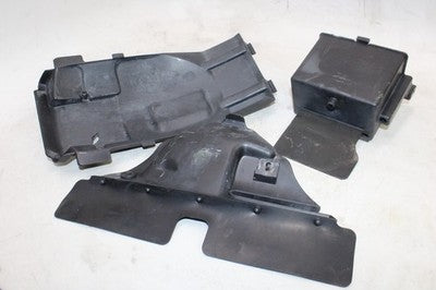 1996 Yamaha FZR600R OEM REAR BACK TAIL UNDERTAIL BATTERY TRAY PLASTIC W FENDER