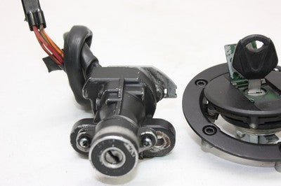 2005 Suzuki GSXR600 OEM IGNITION LOCK SET W/ GAS CAP AND SEAT LOCK !WITH KEY!