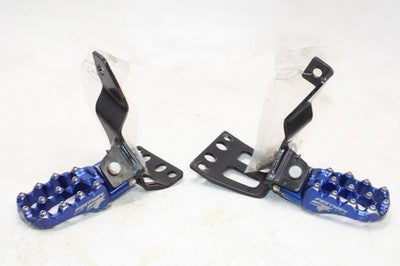 2003 BMW F650GS DAKAR FRONT FOOT RESTS PEGS STEPS SET PAIR FASTWAY
