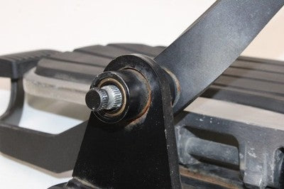 07-24 KAWASAKI VULCAN 900 VN900B CLASSIC OEM LEFT FRONT FOOT REST W PEGS