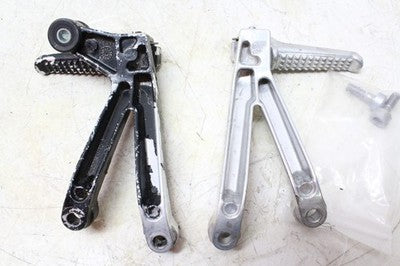00-01 HONDA CBR929RR OEM REAR BACK PASSENGER PEG SET PAIR