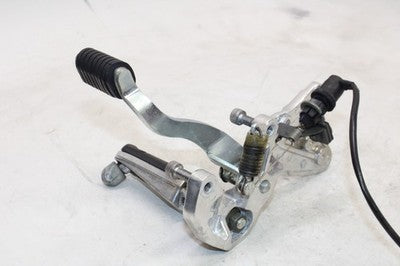 95-07 YAMAHA YZF600R OEM RIGHT REARSET DRIVER FOOT PEG REST STOP W PEDAL